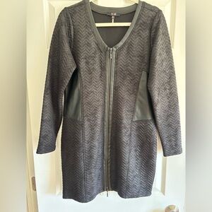 🟢YEST, black woven poly midi dress. L/s with panels and full zipper. Size 10